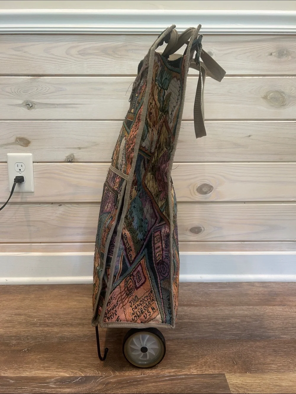 Vintage Jade Route 66 Tapestry Pattern Rolling Tote Bag - Multicolor